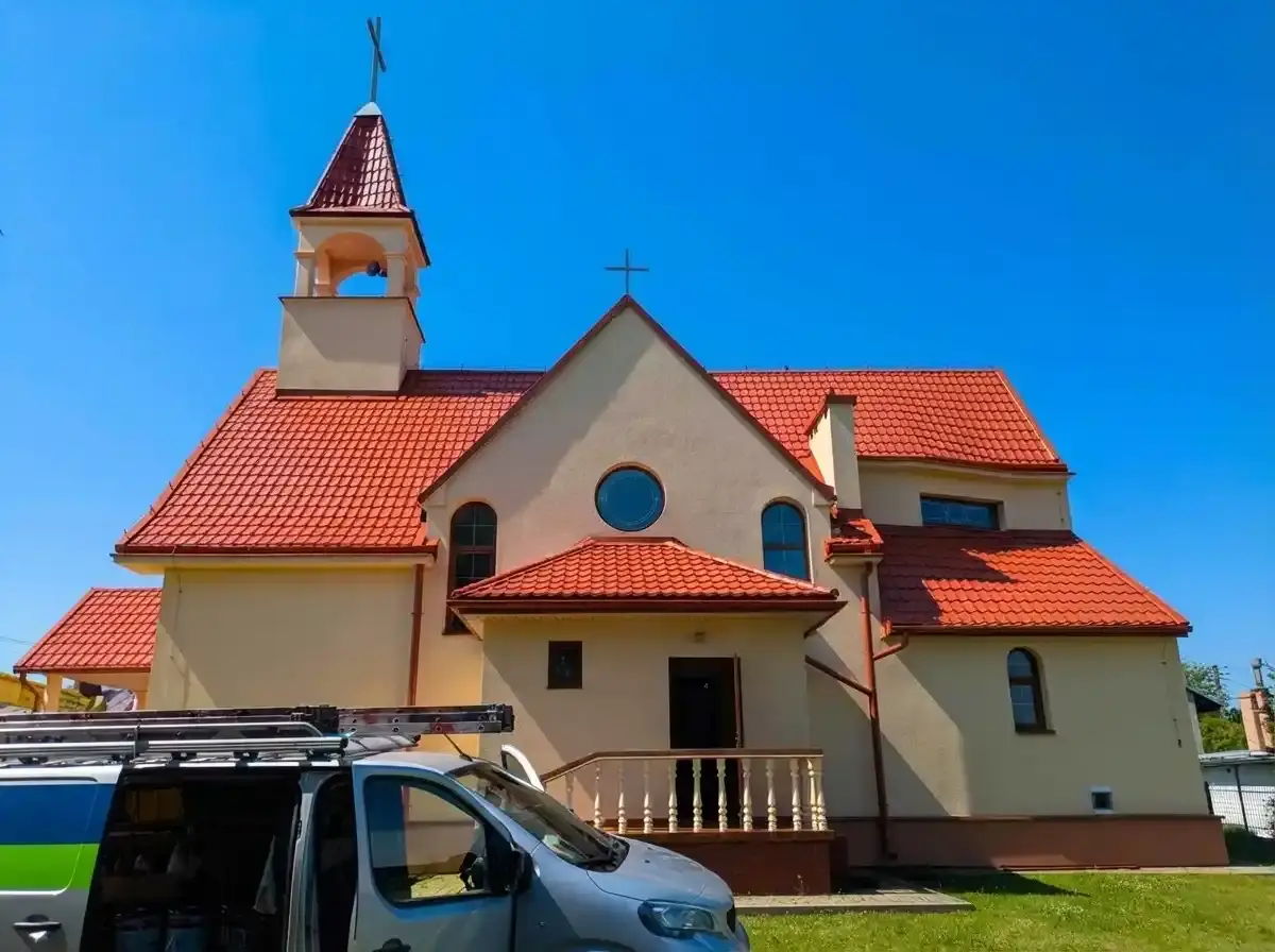 Dach kościoła po renowacji